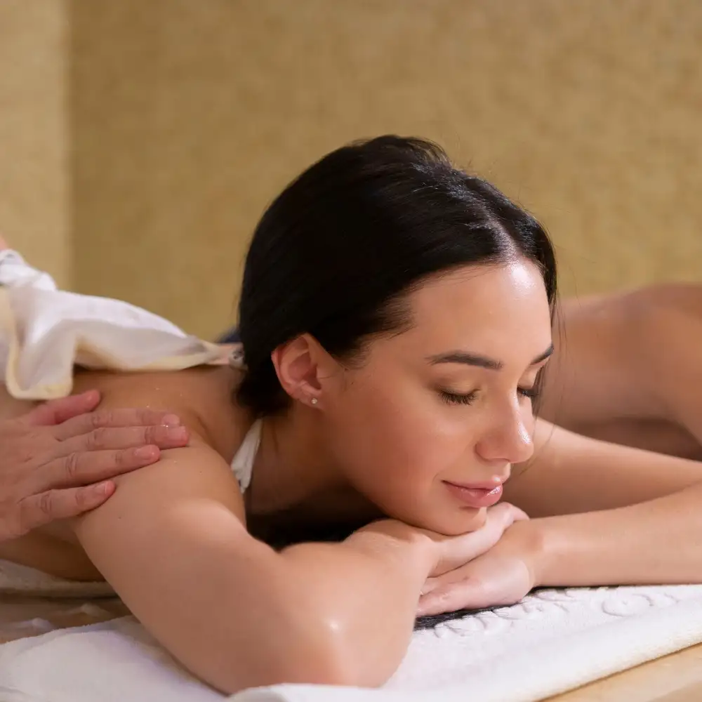 Alternative view of Chà gót chân & massage/Heel buffing & Massage