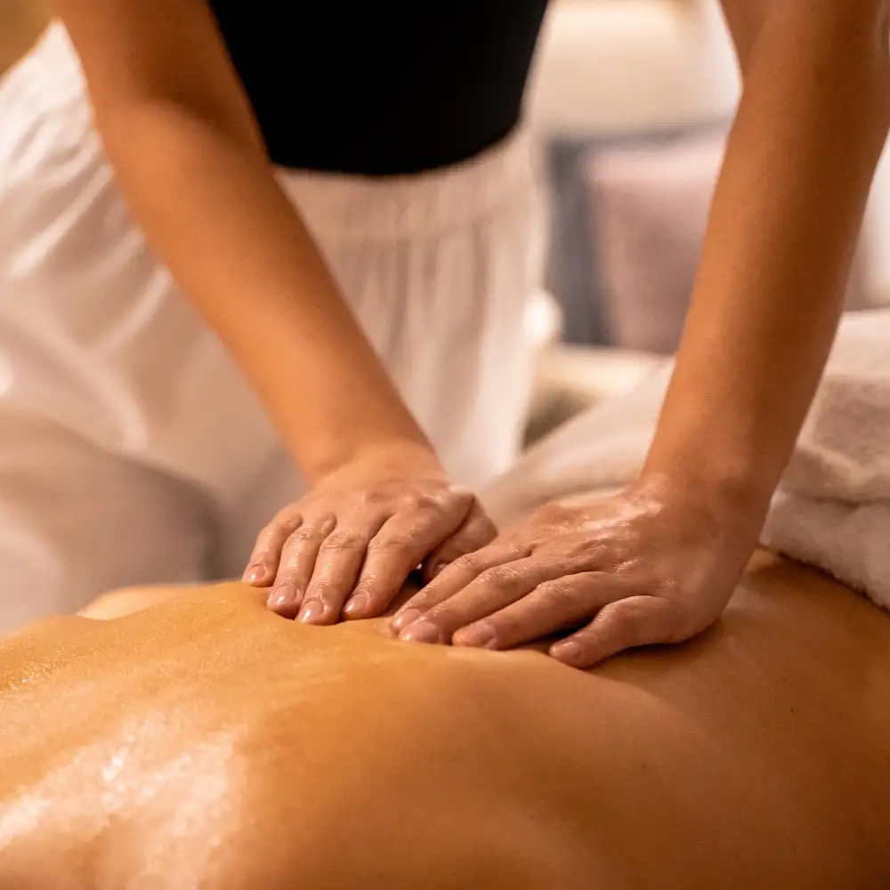 lợi ích của massage trị liệu giúp thư giãn và giảm đau hiệu quả