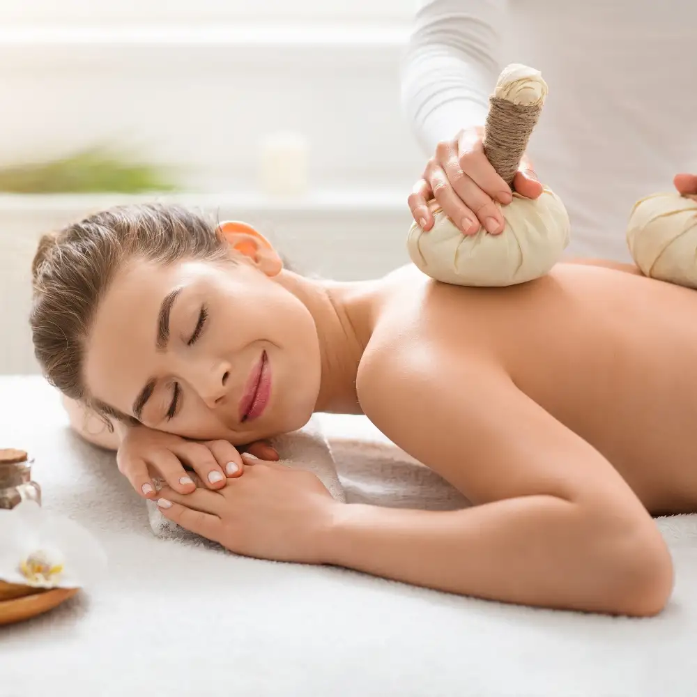 Alternative view of Massage thảo dược/Herbal Massage