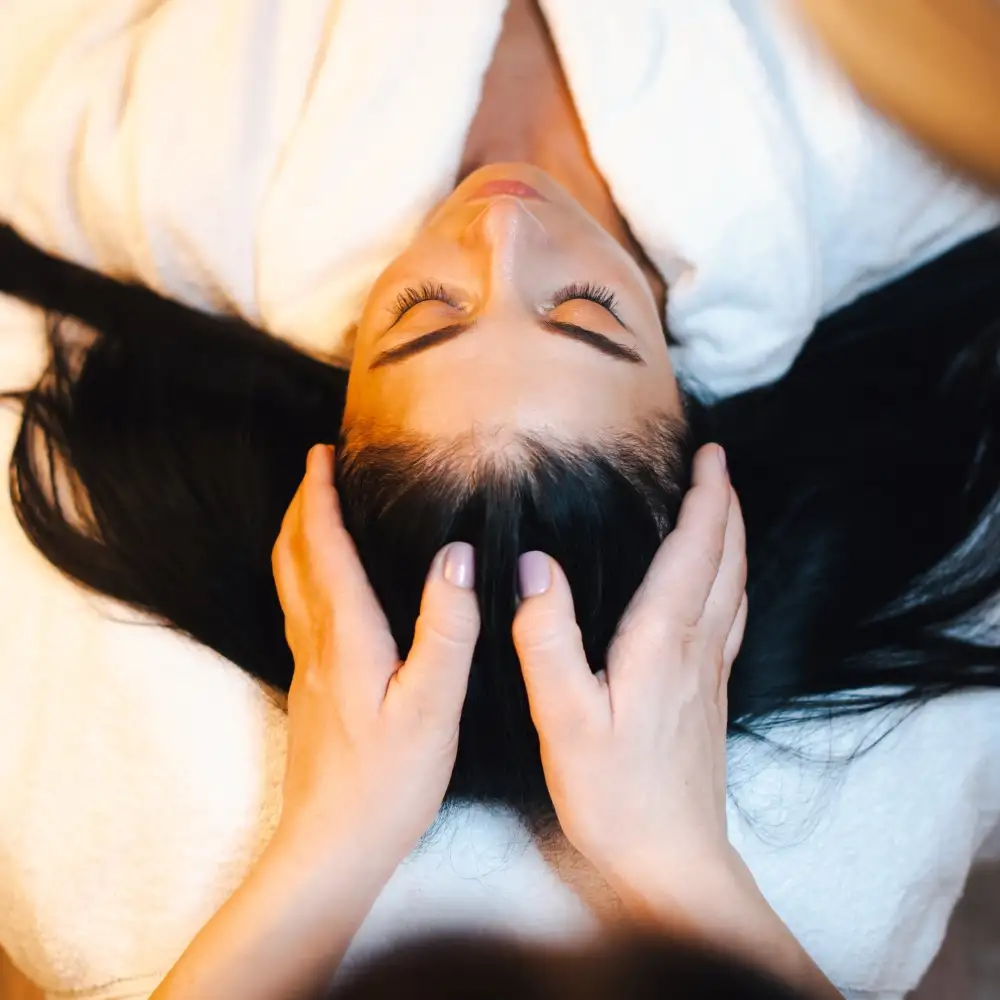 Quy trình tẩy tế bào chết da đầu